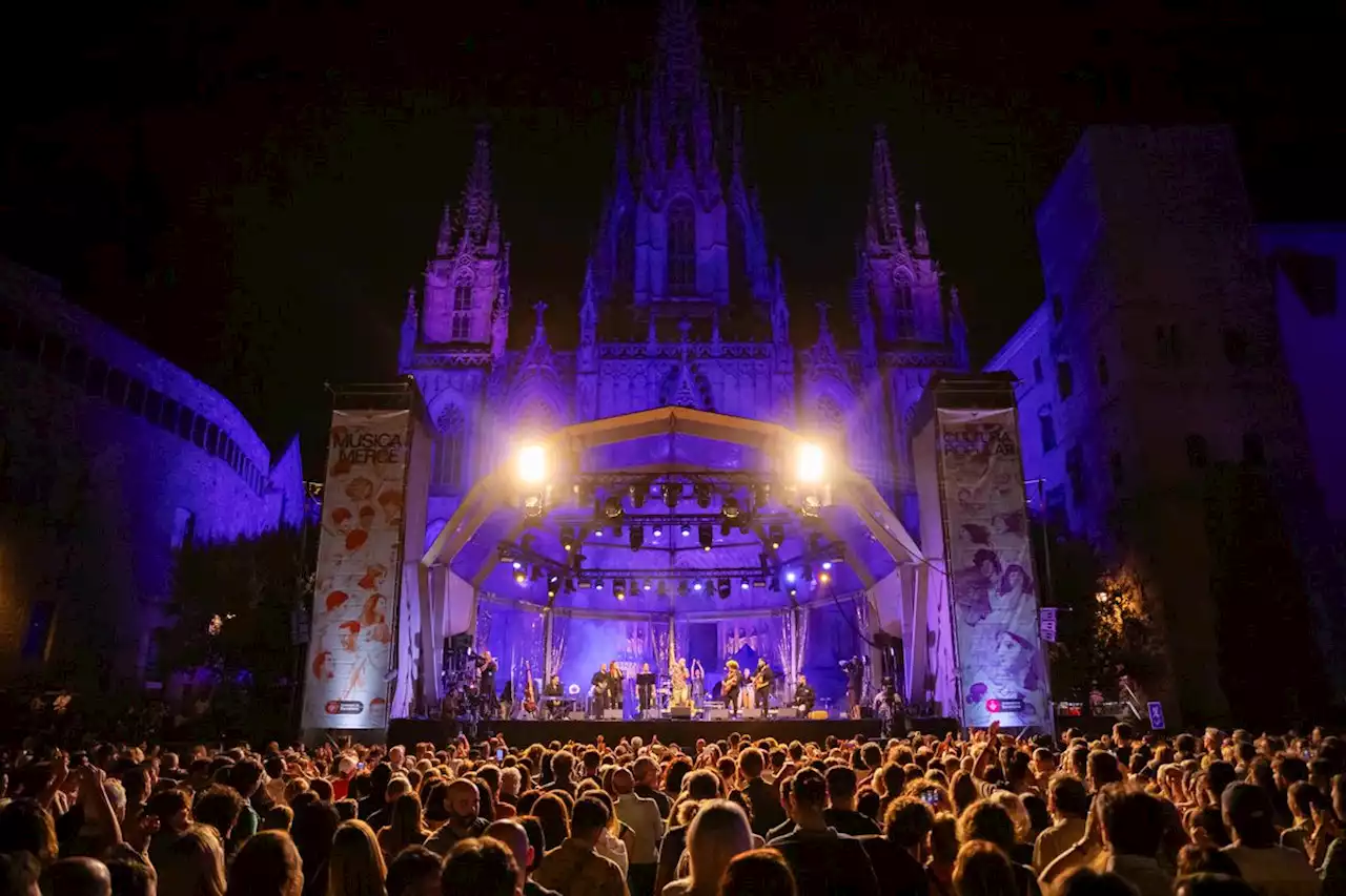 Mercè 2023: Rumba en la catedral y multitudes en la playa del Bogatell de Barcelona