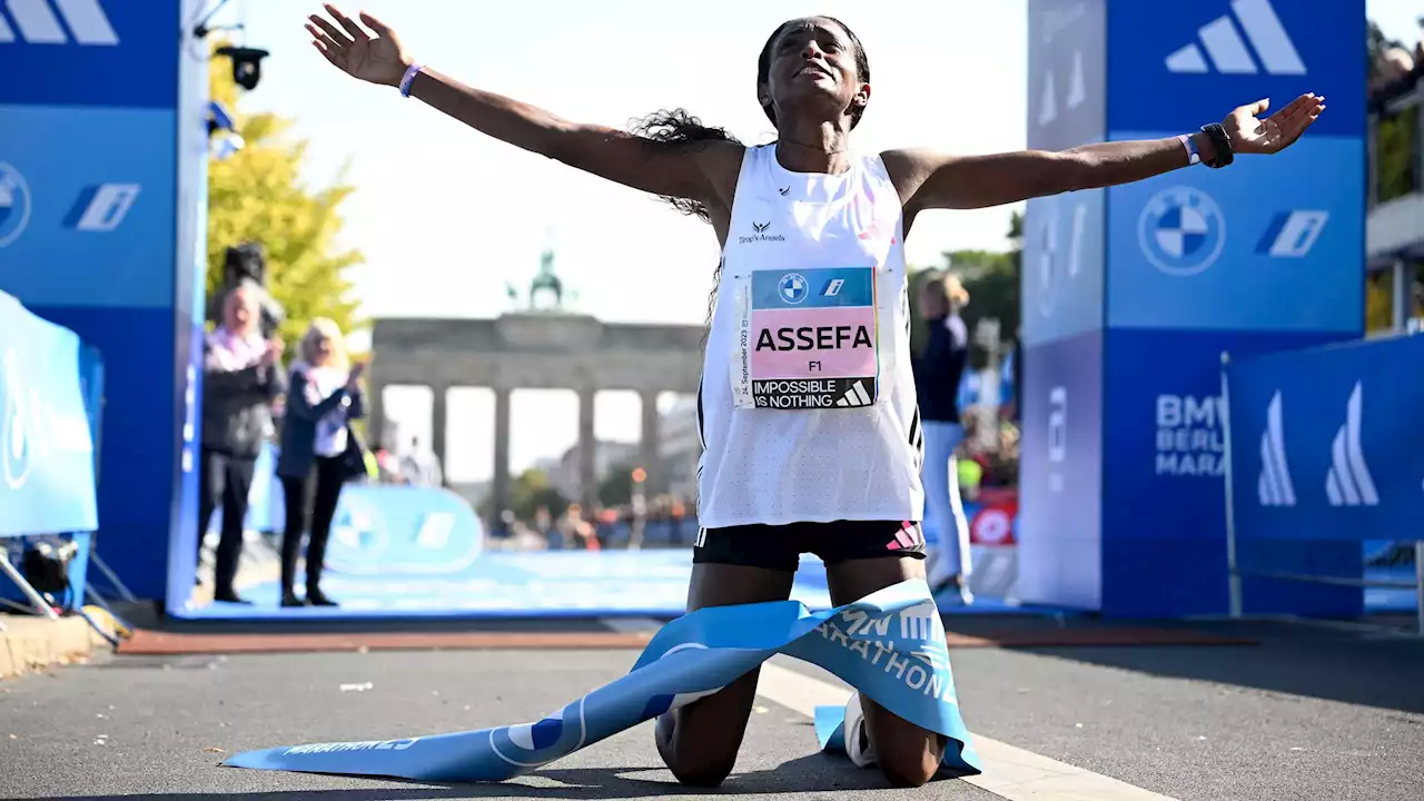 Maratona di Berlino: Tigist Assefa trionfa col record del mondo, fra gli uomini Kipchoge vince per la 5a volta