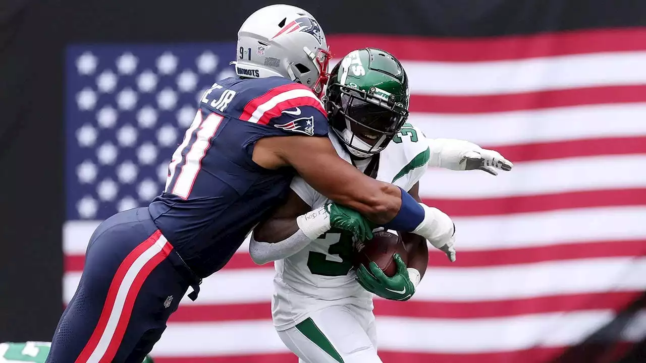 Jets' Michael Carter, assistant coach get into heated exchange during game vs Patriots