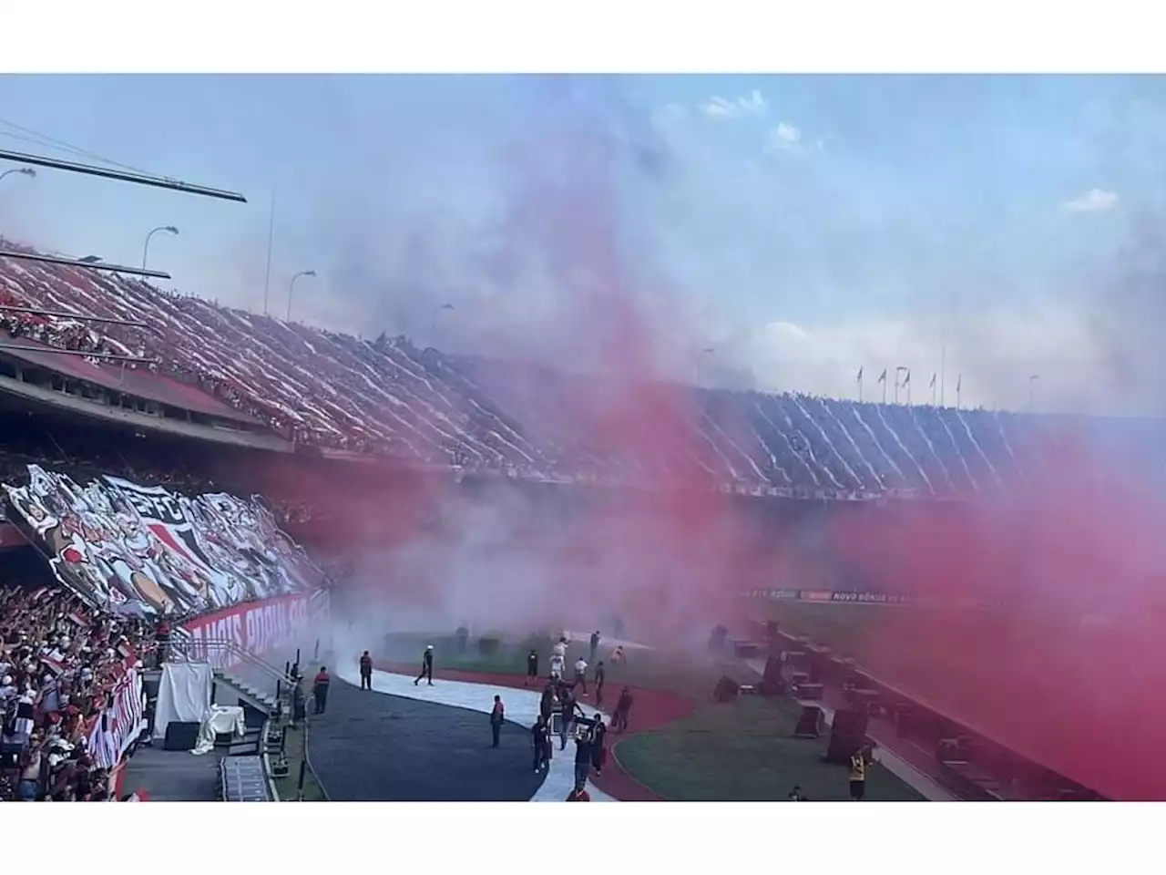 Internautas exaltam festa da torcida do São Paulo contra o Flamengo: 'Espetacular'