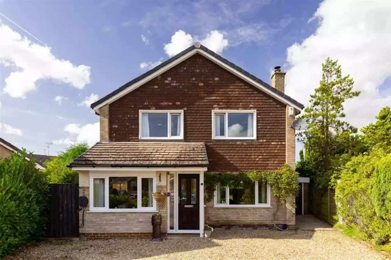 See inside this family home on peaceful cul-de-sac with large rear garden in Leeds