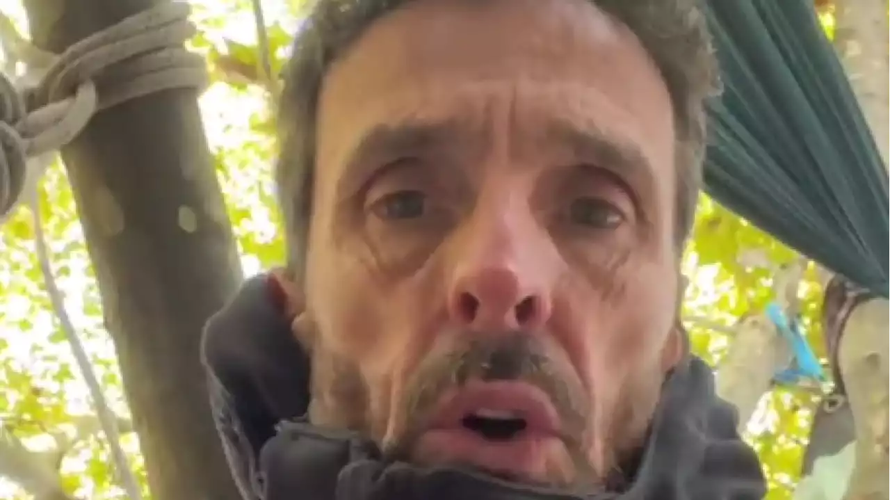 Le militant perché dans un arbre à Paris pour protester contre l’A69, a été délogé