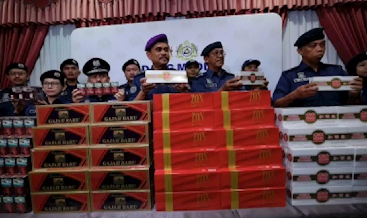 Johor Customs seize kretek and white cigarettes worth RM3.9m