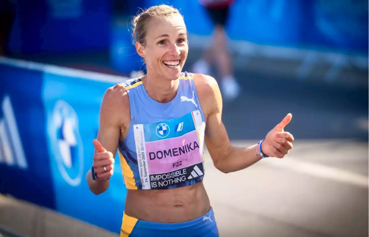 Die Regensburger Marathonläuferin Domenika Mayer strahlt in Berlin