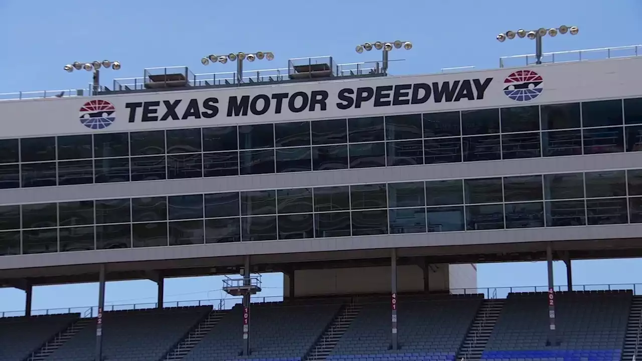 Bubba Wallace on pole at Texas after making 2nd round of NASCAR's playoffs