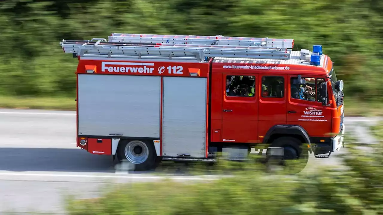 Großbrand in leer stehendem Gebäude in Leuna