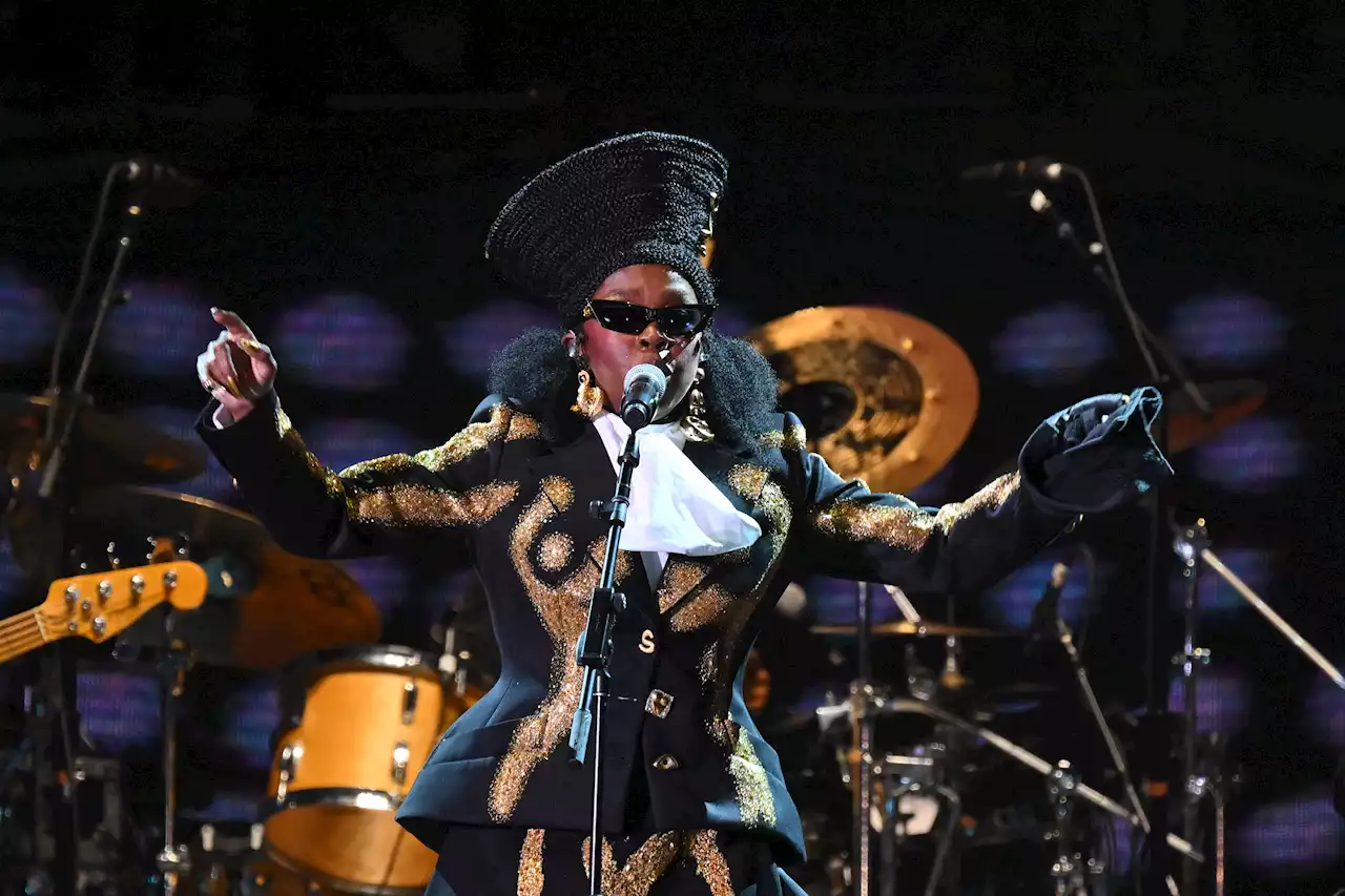 Lauryn Hill kills it at rain-soaked Global Citizen Festival