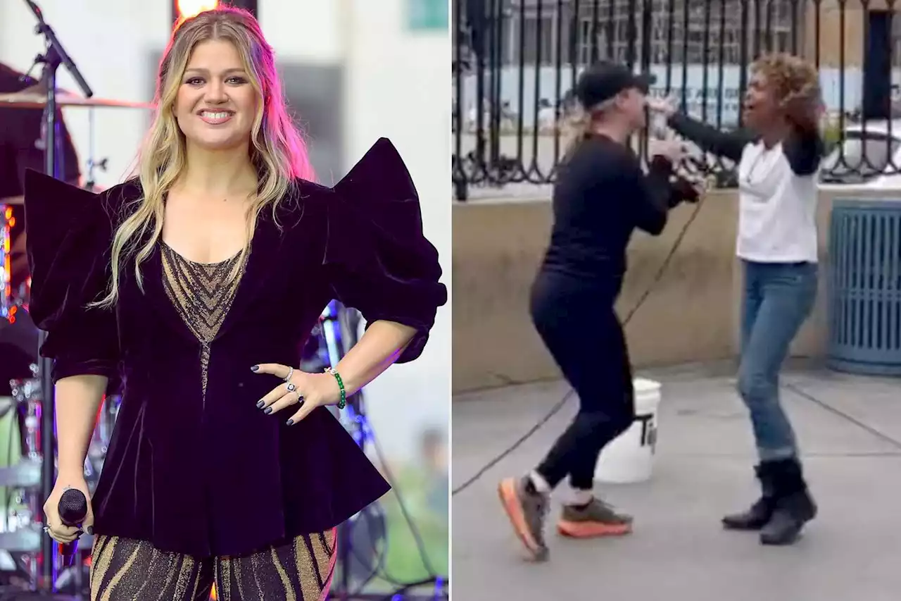 Kelly Clarkson Surprises Vegas Street Musician as She Joins in on Impromptu Singing Session: Watch