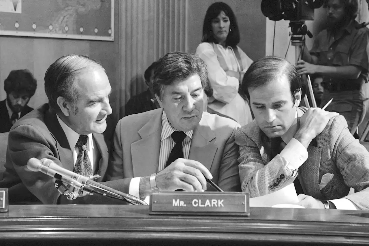 Former Iowa Sen. Dick Clark dies at 95