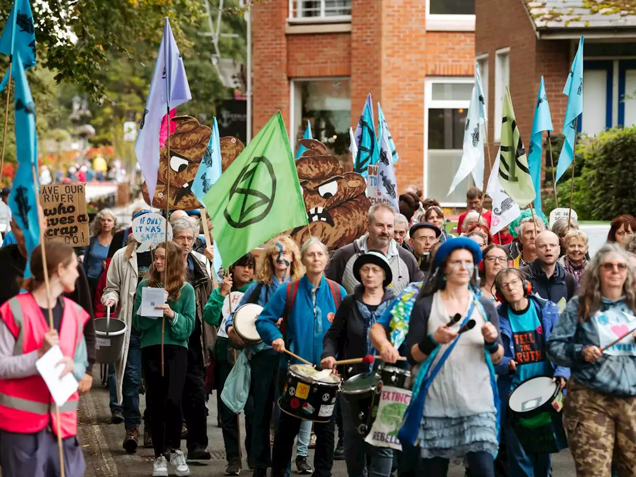 Activists march and take to their boats for 'magnificent' Severn on World Rivers Day