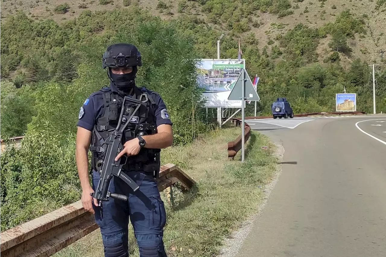 Beväpnade män omringade i Kosovo – polis dödad