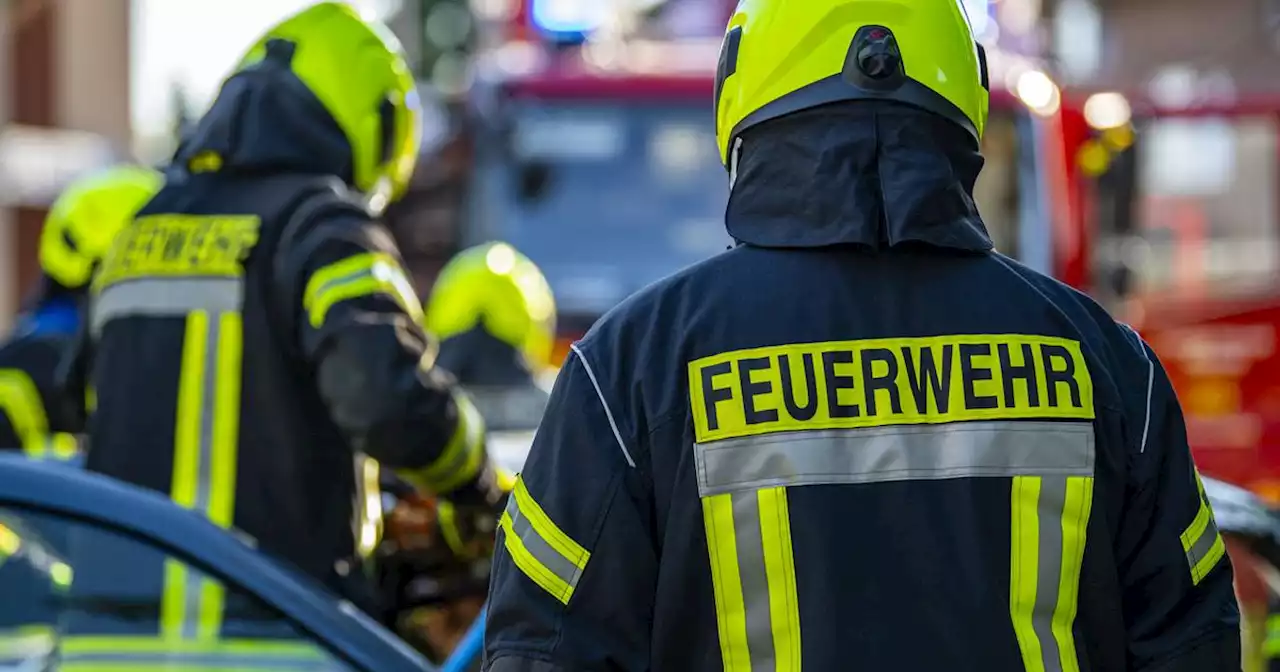 Großeinsatz in Saarbrücken-Malstatt: Wohnung in Mehrfamilienhaus in Brand – Feuerwehr rettet einen Mann vor dem Feuer