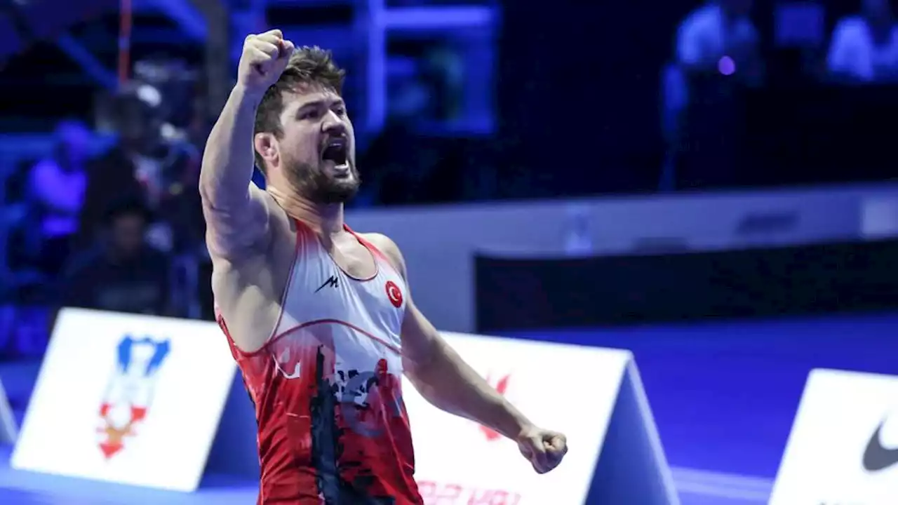 Turkish wrestler Ali Cengiz clinches gold at world championship