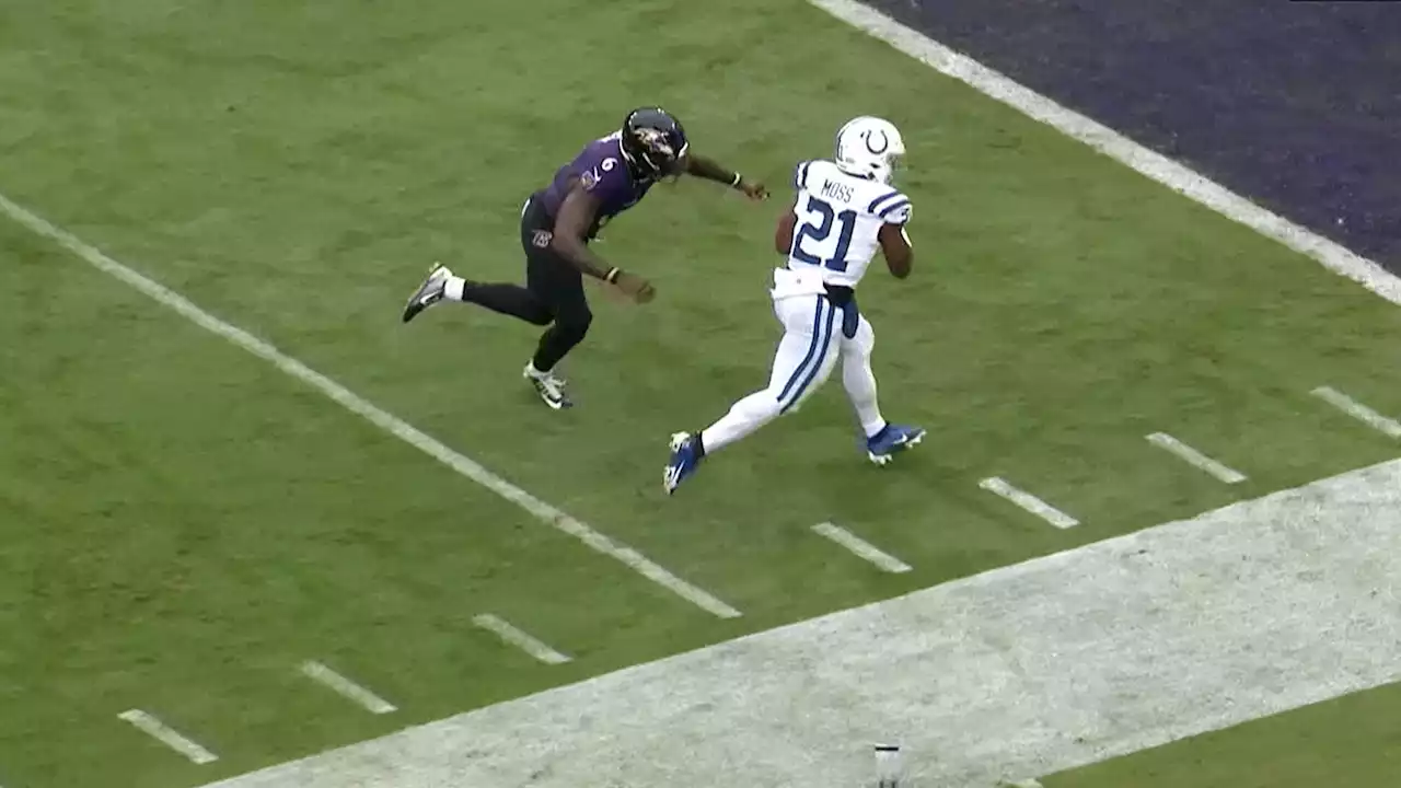 Must See: Moss hauls in an incredible catch for the 17-yard touchdown