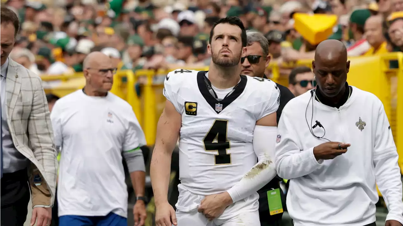 New Orleans Saints' Derek Carr leaves game with shoulder injury against Green Bay Packers