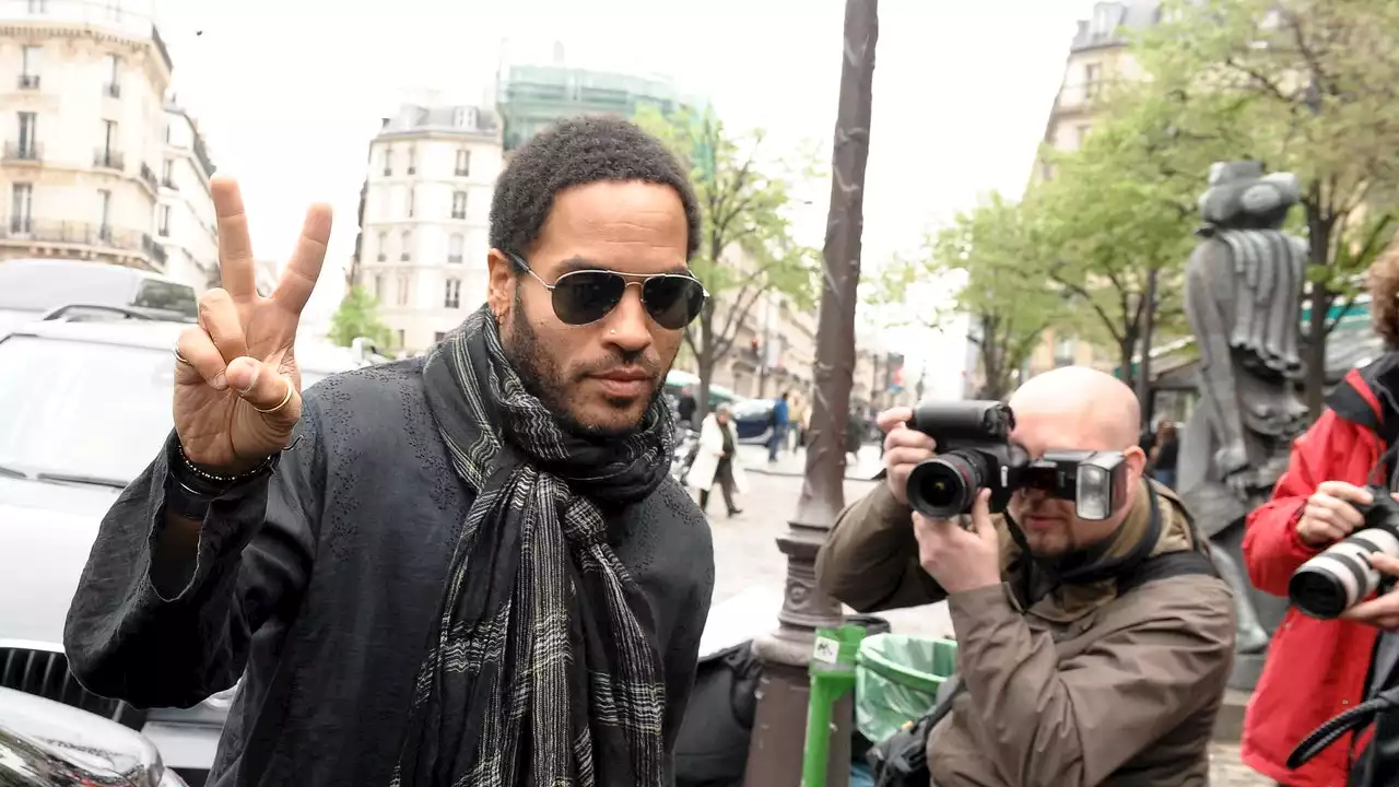 Lenny Kravitz Trades Nude Photo For Giant Scarf Callback In TikTok Debut