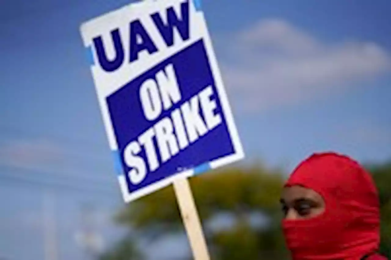 Democrats embrace Biden’s upcoming visit to Michigan UAW picket lines