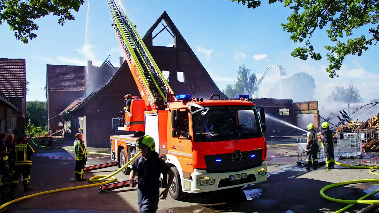 Großeinsatz der Feuerwehr: Bauernhof-Brand in Münster