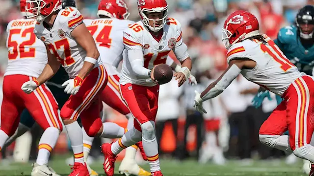 Chiefs offense gets going, galvanized by perception that officials