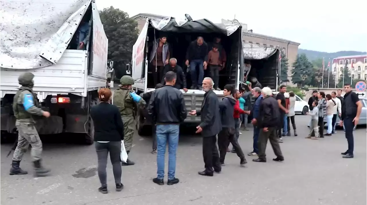 حراك دبلوماسي حول كاراباخ... ونزوح الآلاف إلى أرمينيا