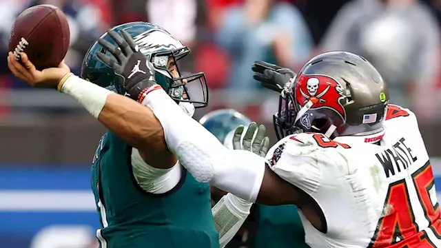 Jalen Hurts throws for TD, runs for another as Eagles thump Buccaneers  25-11 to remain unbeaten – KGET 17