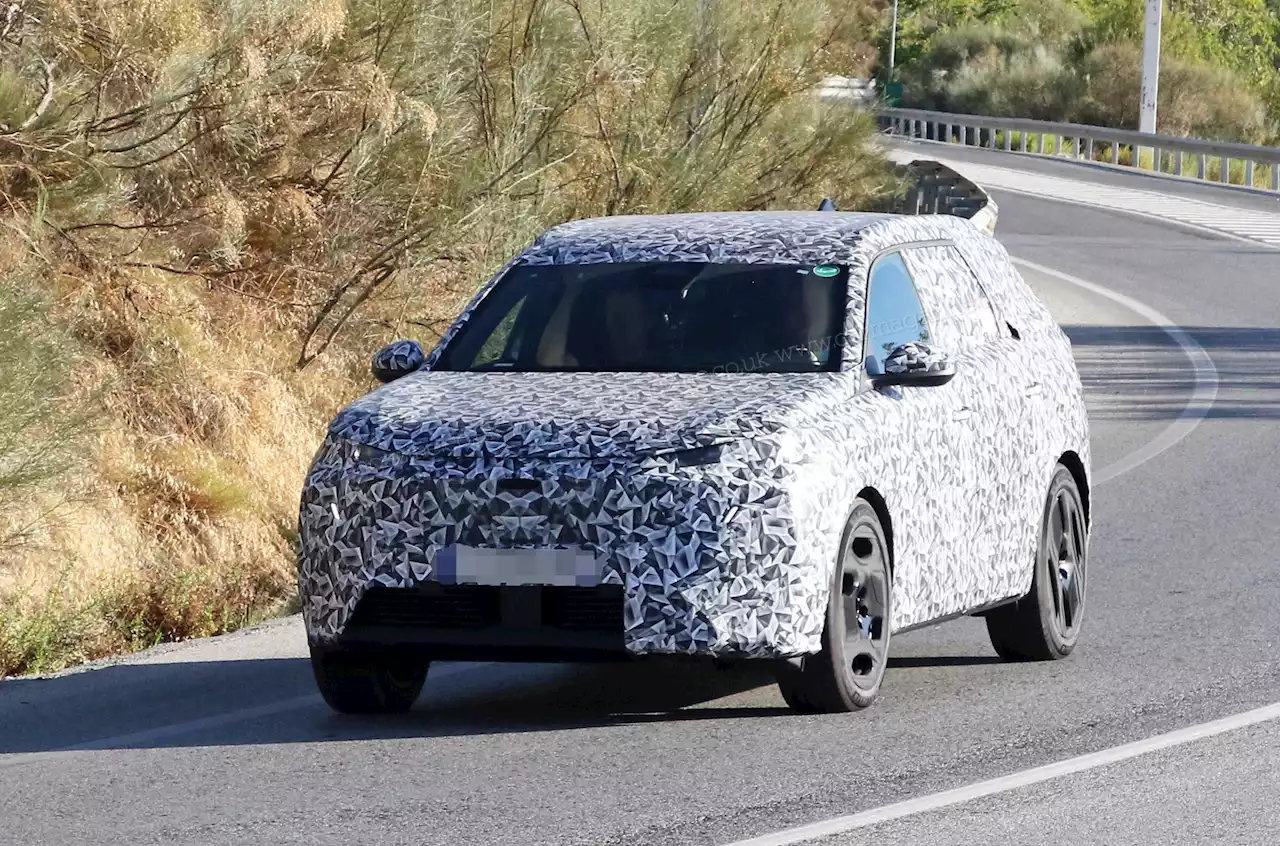 Peugeot e-5008: seven-seat electric SUV spied on test ahead of 2024 launch