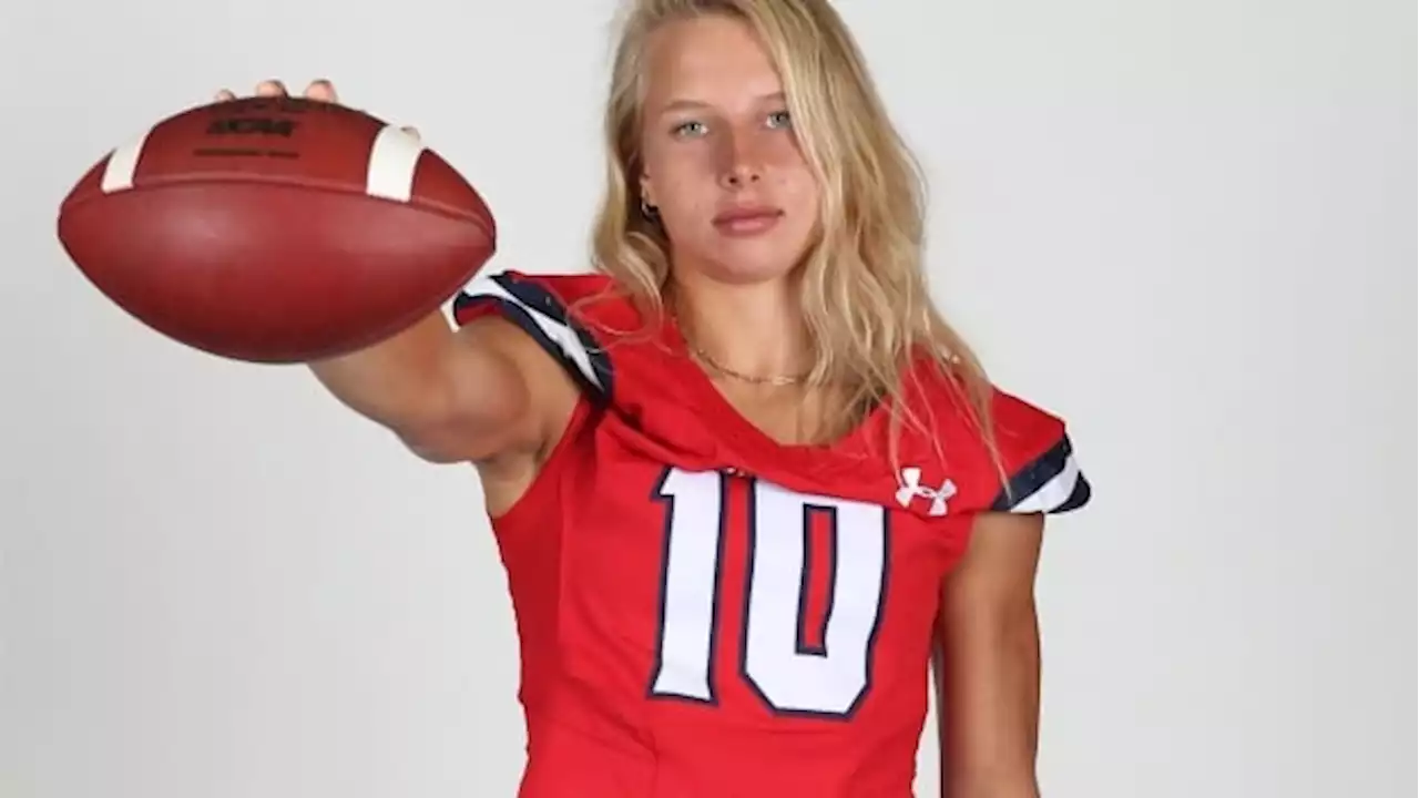 Haley Van Voorhis becomes 1st female non-kicker to play in NCAA football game