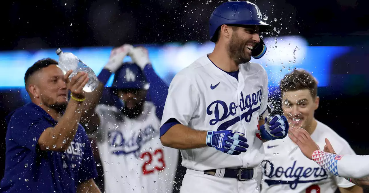 Taylor's RBI single in 10th lifts Dodgers to 3-2 win over Giants