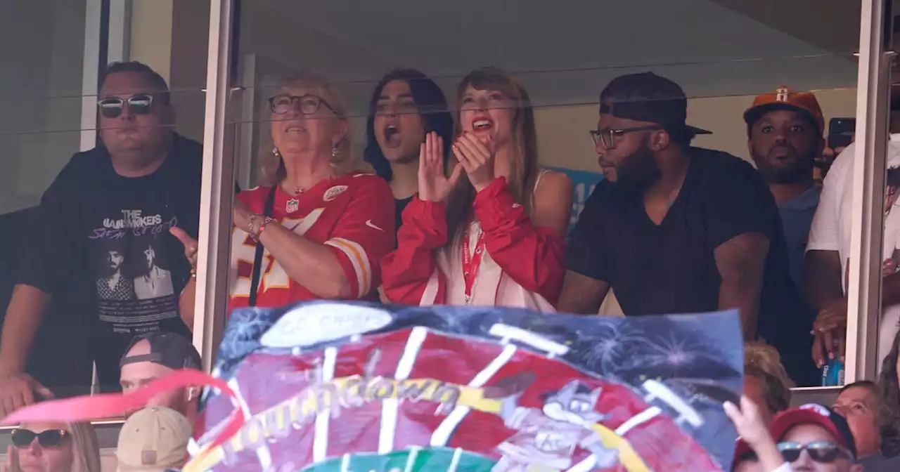 Taylor Swift roots for Travis Kelce alongside Donna Kelce at Kansas City Chiefs game