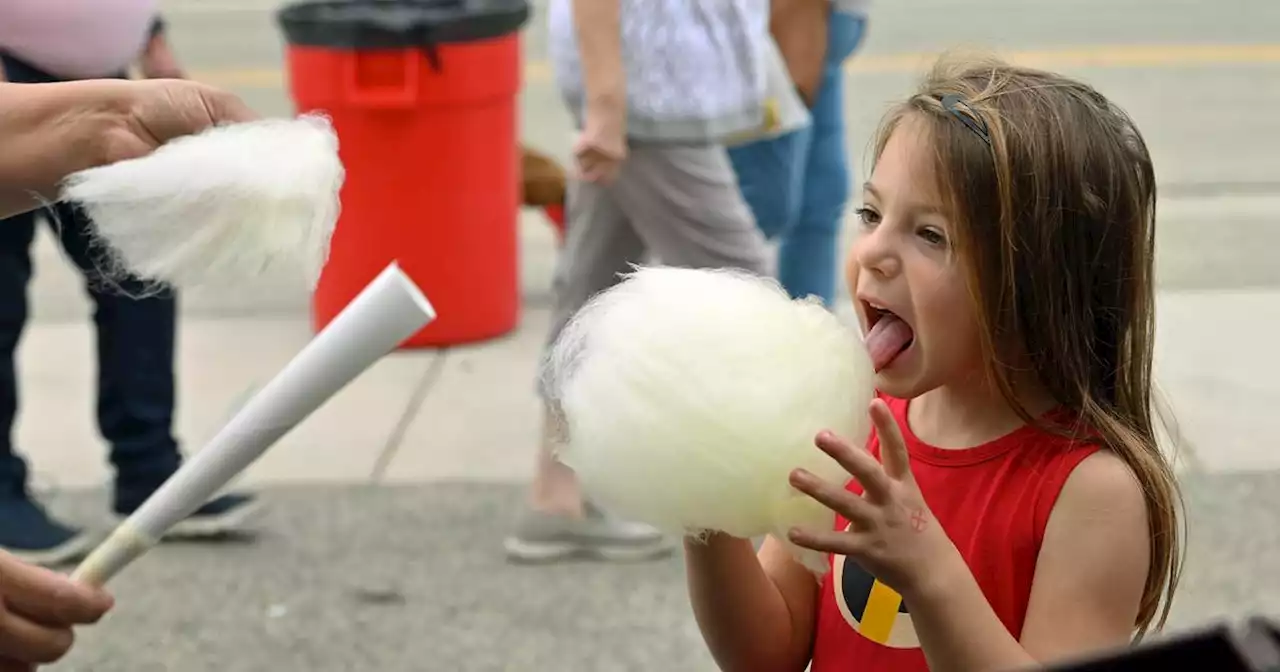 Long Grove’s Apple Fest draws 35,000 people in search of unusual treats; ‘It’s a great way to get out ... and support local businesses’