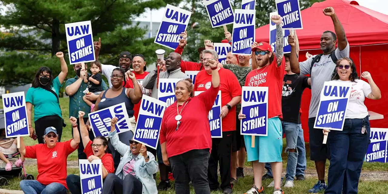 New Poll Shows Public Support for UAW Strikes Is Growing