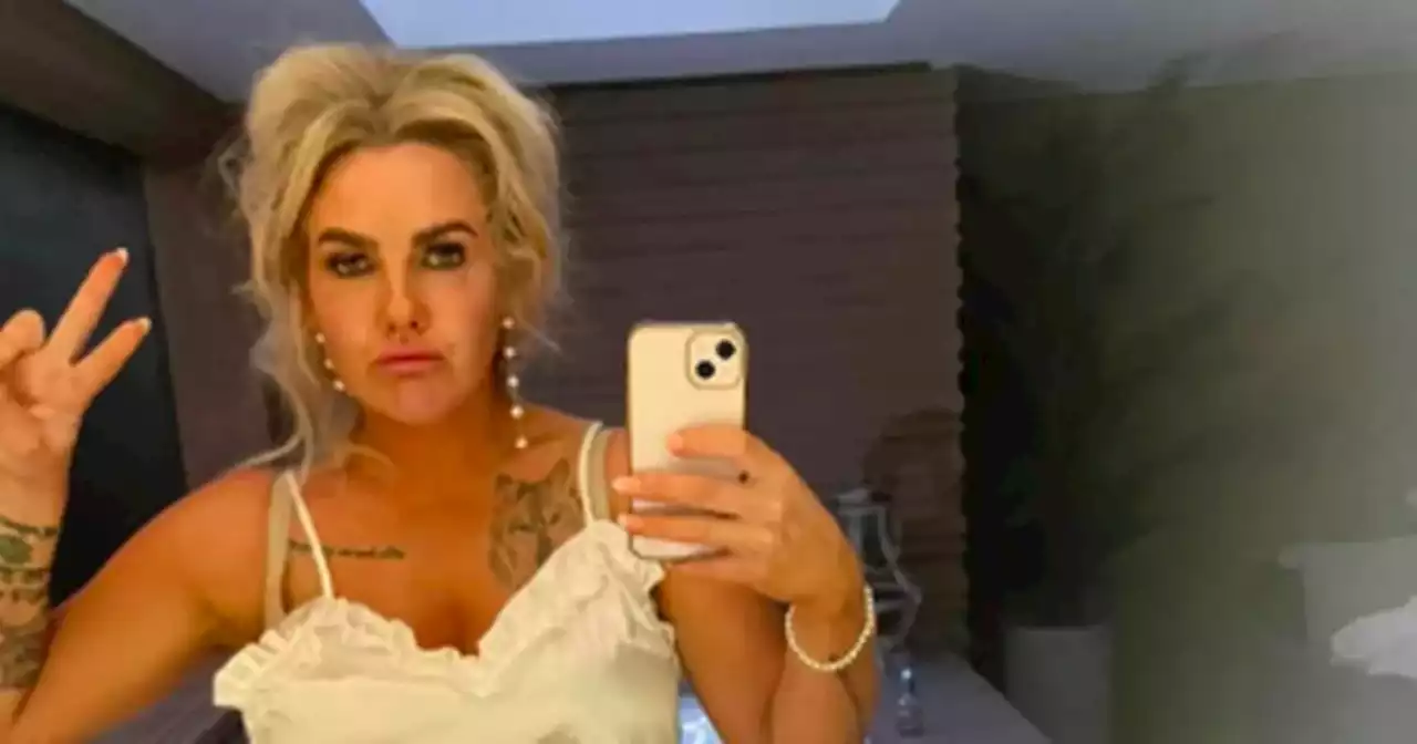 Scots bride shares reality of morning after wedding with brilliant mirror selfie