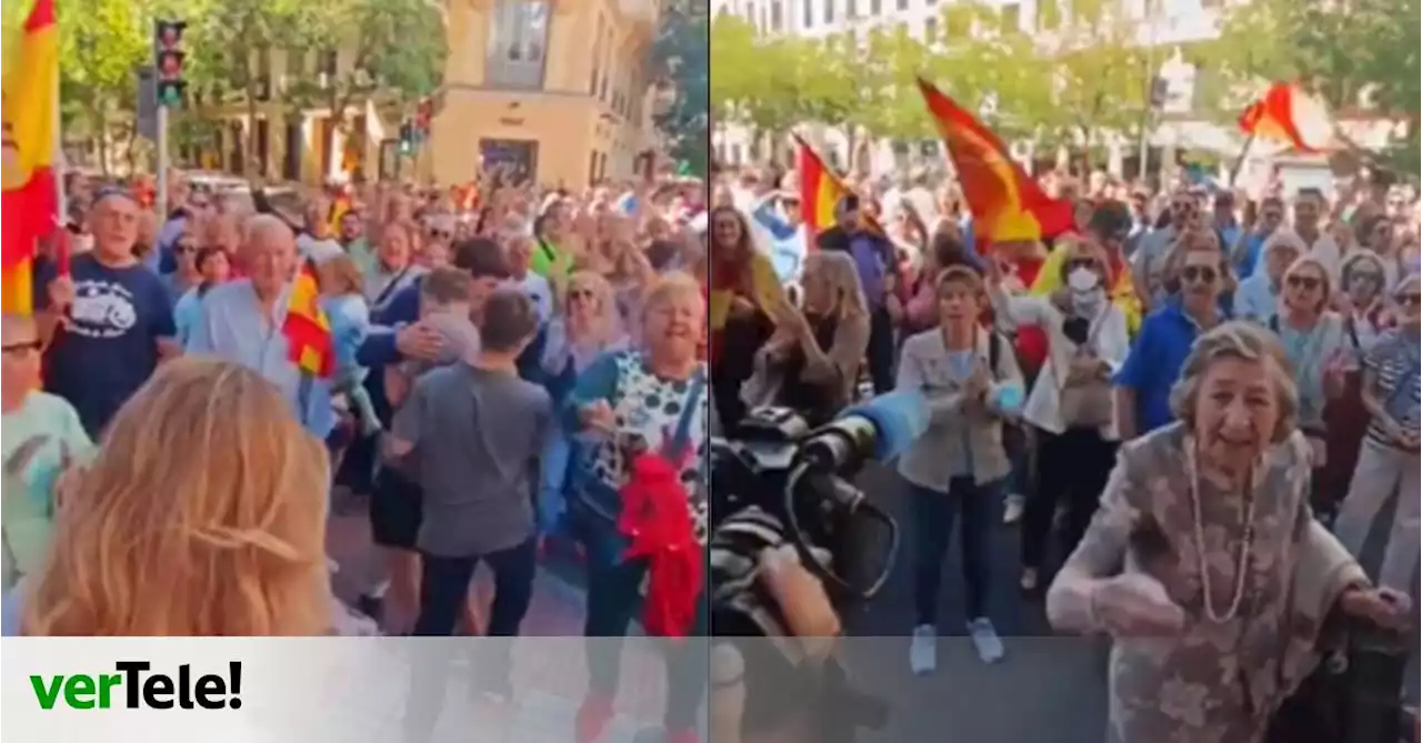 Increpan a un equipo de TVE durante el multitudinario acto convocado por el PP en Madrid