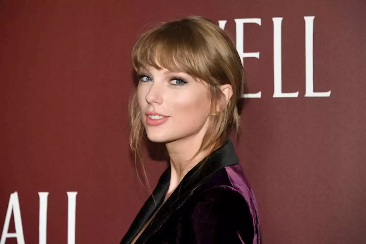 Taylor Swift Reportedly Pays For Entire Restaurant’s Meals So She Can Dine With Travis Kelce After Cheering Him On At Kansas City Chiefs Game
