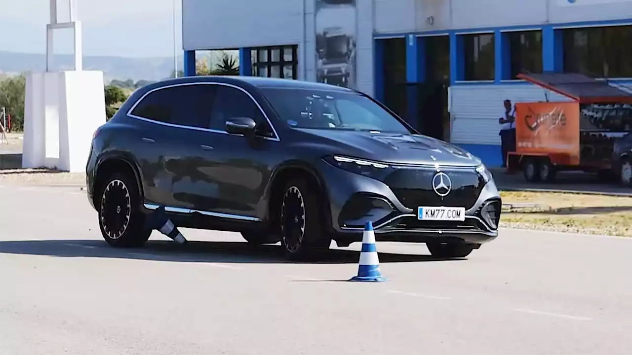 See Mercedes-Benz EQS SUV Collect Cones Like Bonus Points In Moose Test