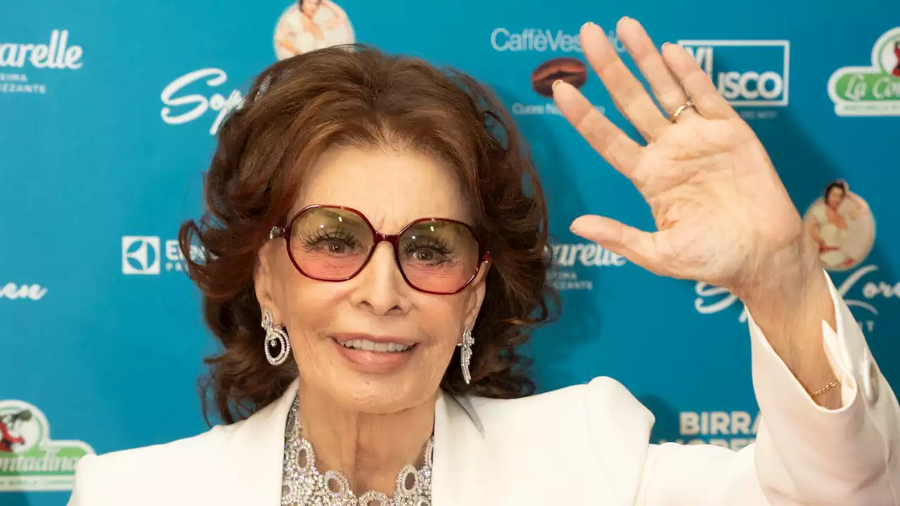 Brutta caduta per Sophia Loren: operata per diverse fratture all’anca