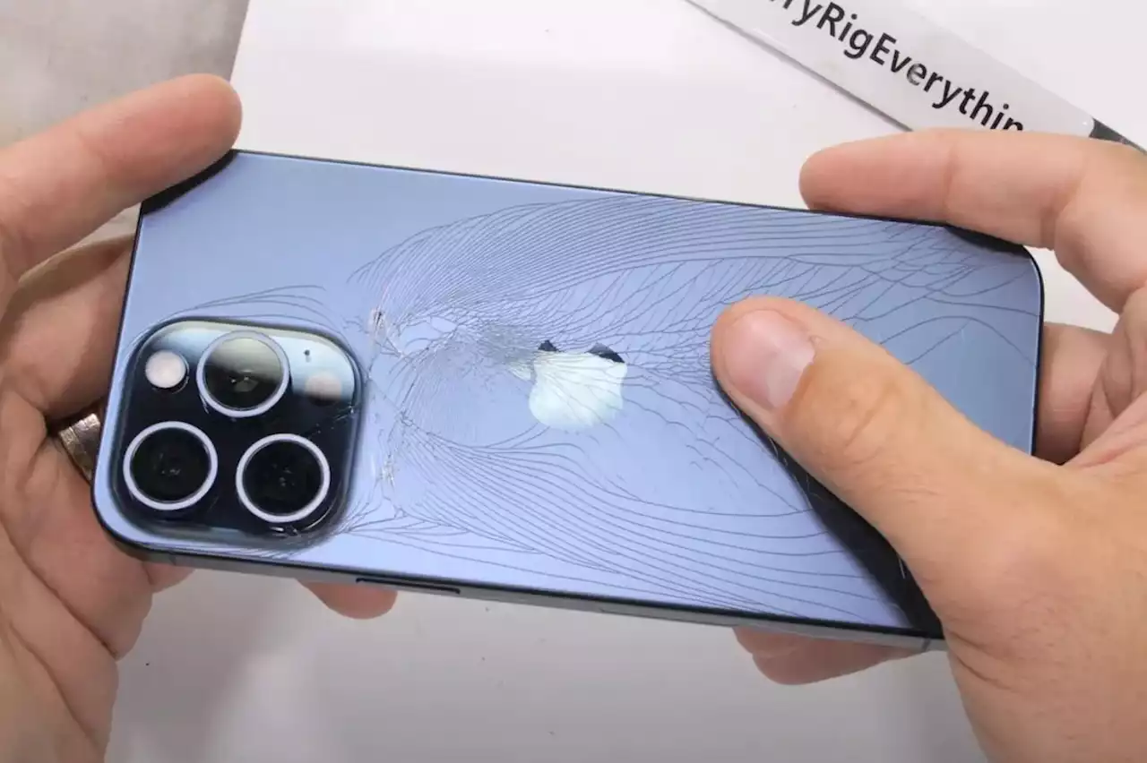 Malgré le titane, l'iPhone 15 Pro Max reste fragile
