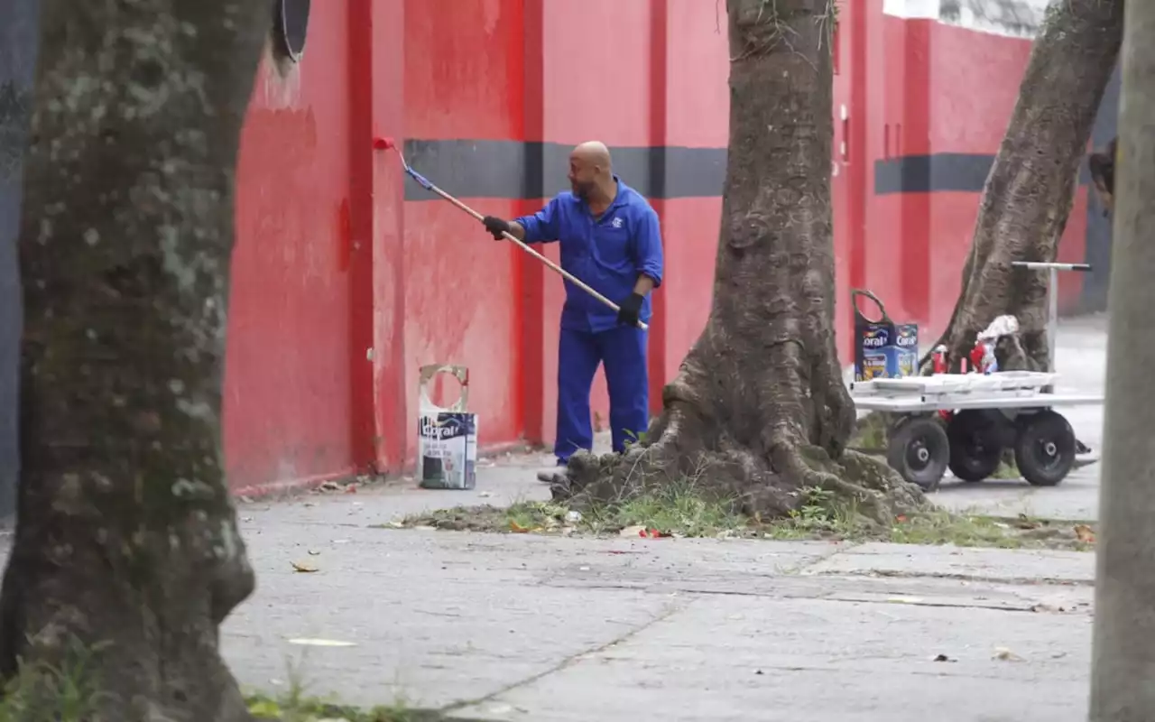 Flamengo retoca pintura de muros da Gávea após protesto por vice da Copa do Brasil | Flamengo