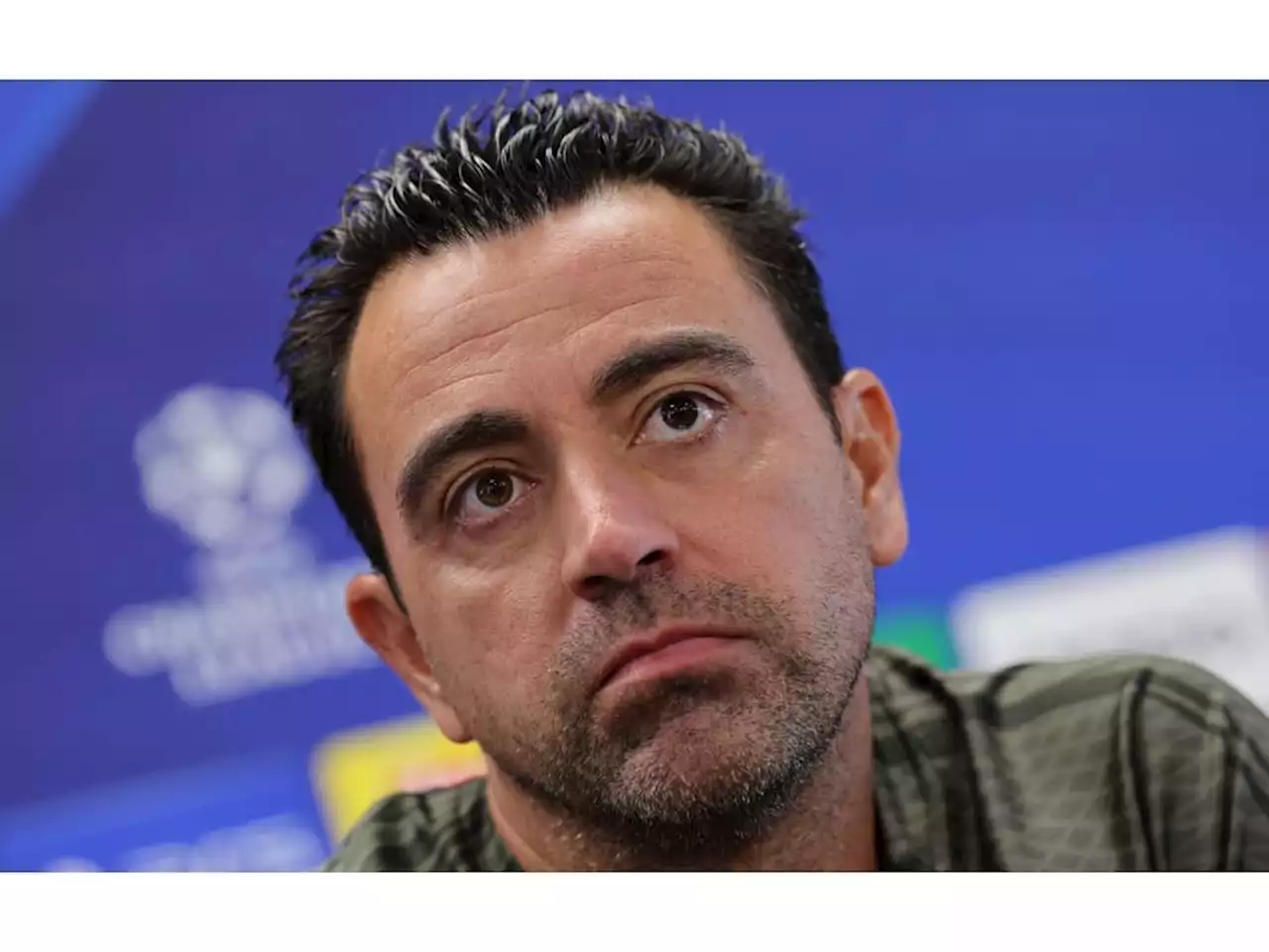 Técnico do Barcelona, Xavi comenta situação de Vitor Roque