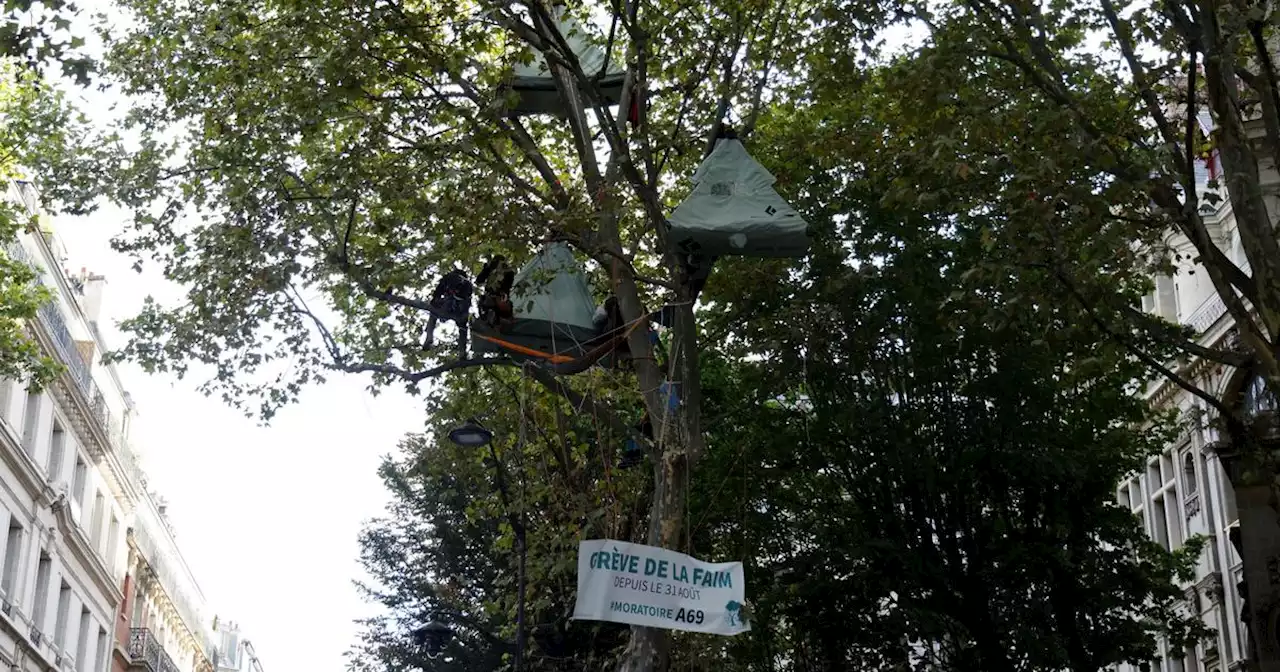 Autoroute A69 : rassemblement devant le ministère de la Transition écologique