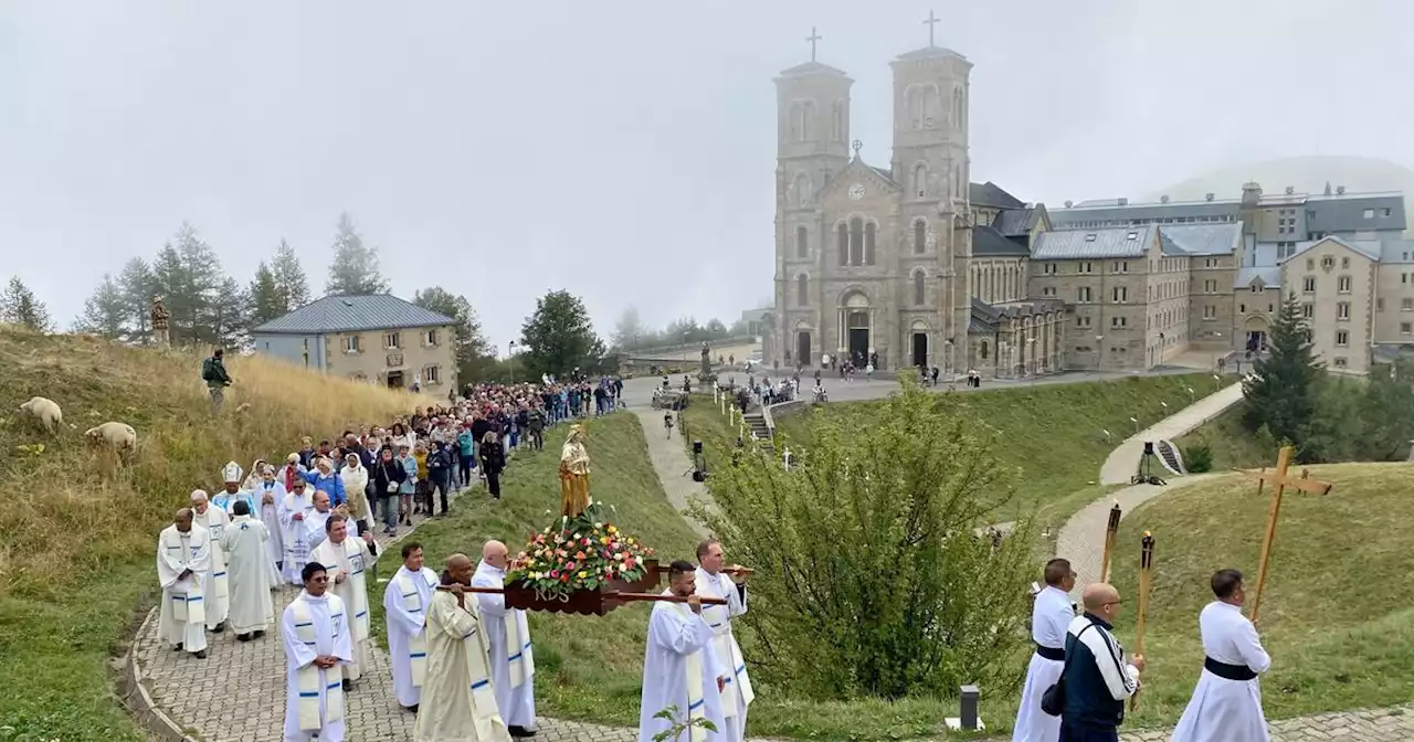 «Il y a quelque chose ici qu'on ne trouve pas ailleurs» : à Notre-Dame de La Salette, ce sanctuaire qui attire et fascine