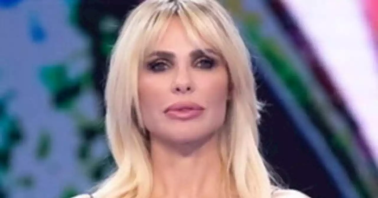 Striscia la Notizia, tapiro a Ilary Blasi: 'Sicuro sia per me?'