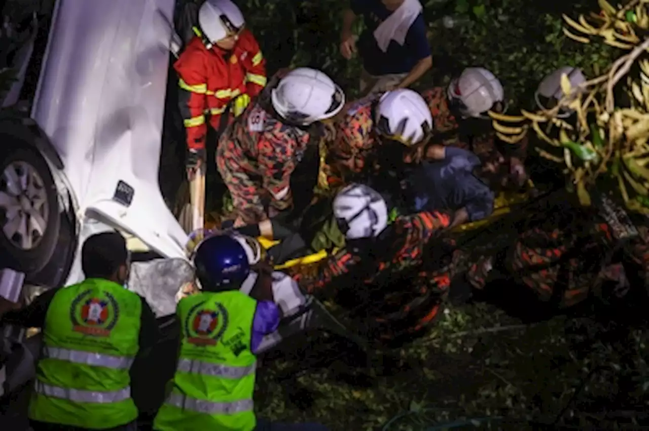 Singaporean tourist killed, 10 others injured as van plunges into ravine in Penang