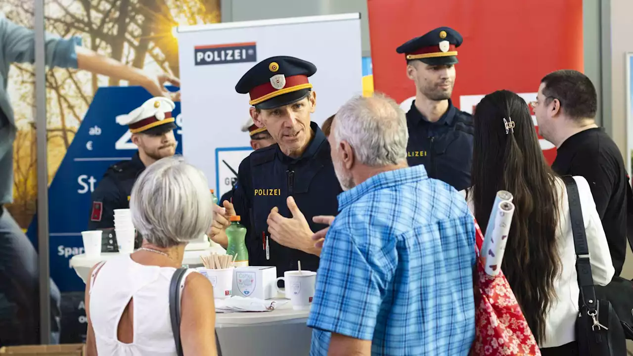 „Milch, Zucker, zugehört“ - Polizei lädt zum Gespräch