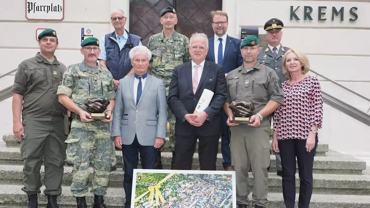 Stadt und Bundesheer feierten Rubin-Granat-Smaragd-Hochzeit