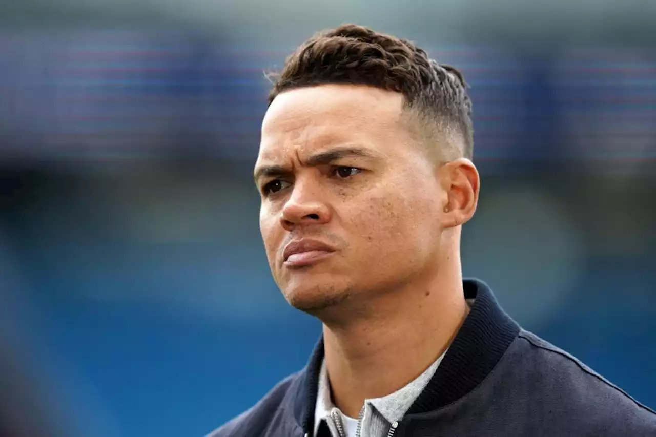 – Jermaine Jenas apologises after using abusive term towards ref