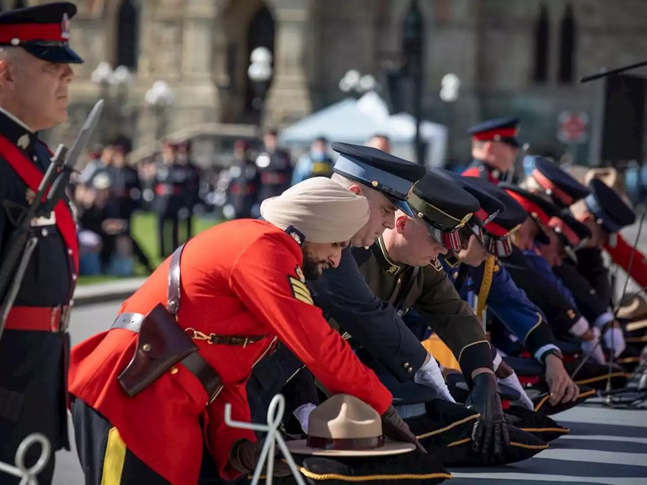 Fallen police, peace officers remembered at memorial on Parliament Hill