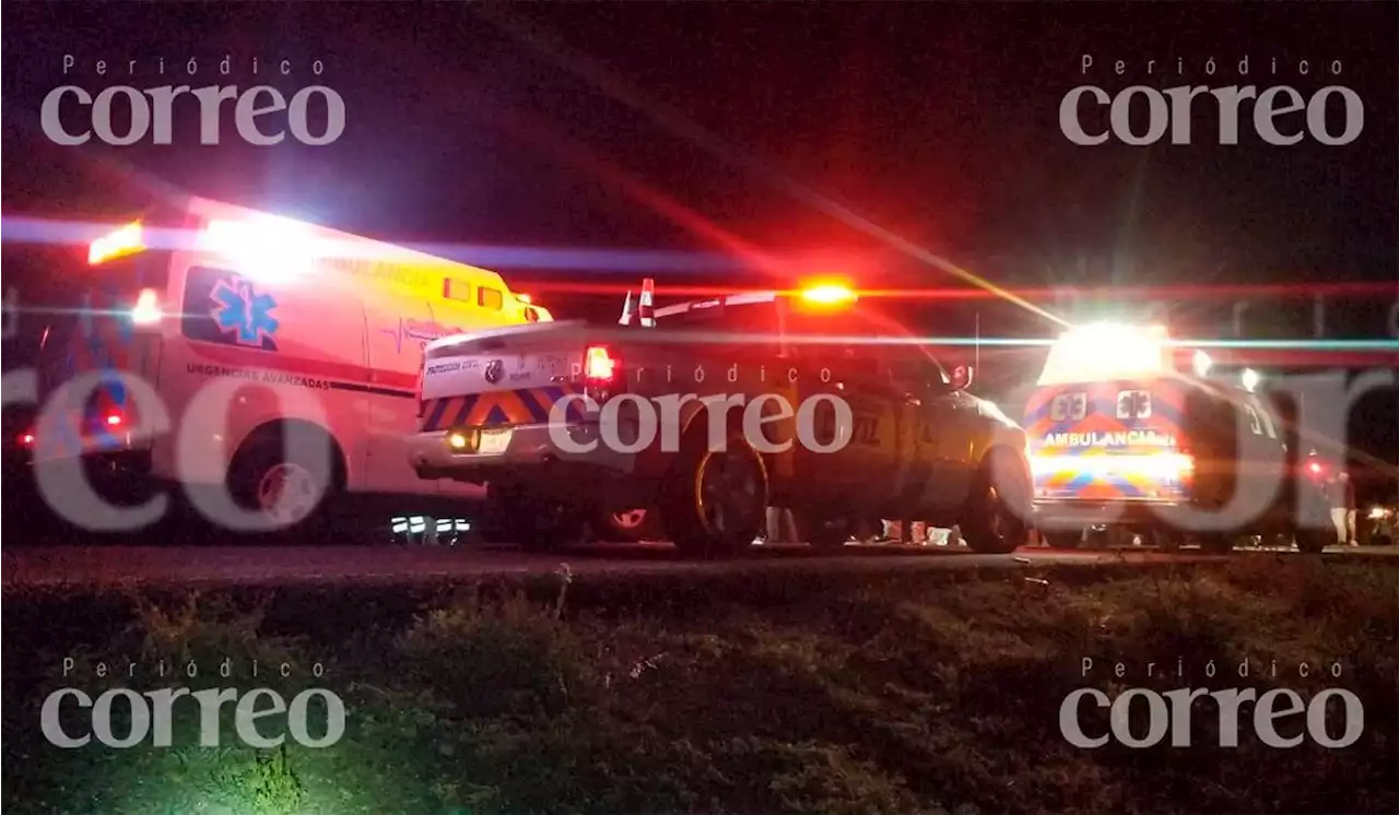 Conductor mata a dos jóvenes en motocicleta al atropellarlos en carretera de Pénjamo y escapa