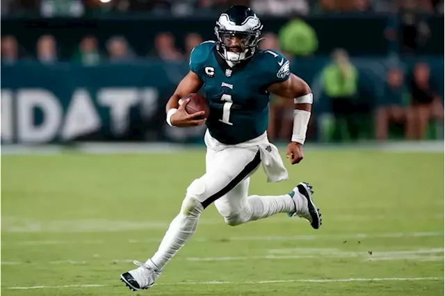 Jalen Hurts throws for TD, runs for another as Eagles thump Buccaneers  25-11 to remain unbeaten – KGET 17