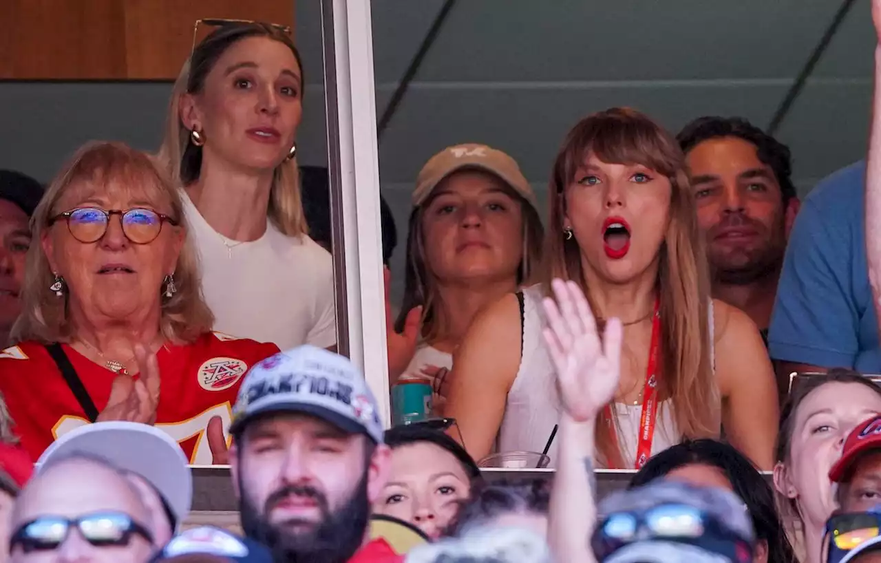 Chiefs crush Bears as Taylor Swift cheers on Travis Kelce, fueling dating rumors